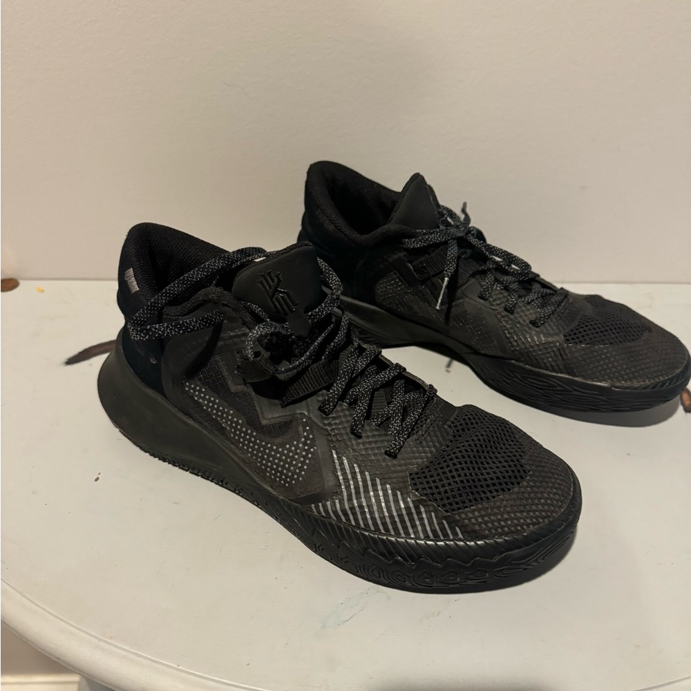 Kyrie flytrap V